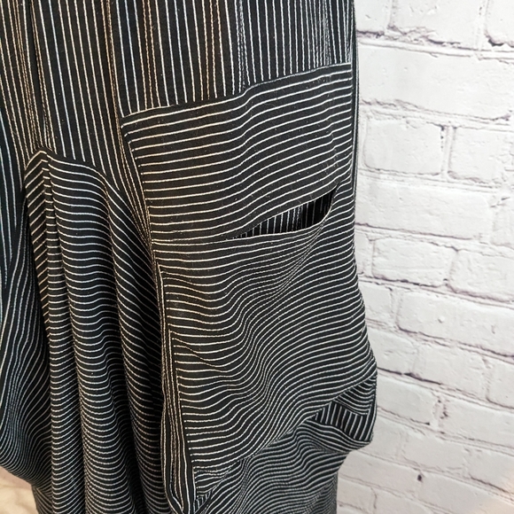 Dress To Kill | The Big Pocket Skirt - Picture 2 of 6